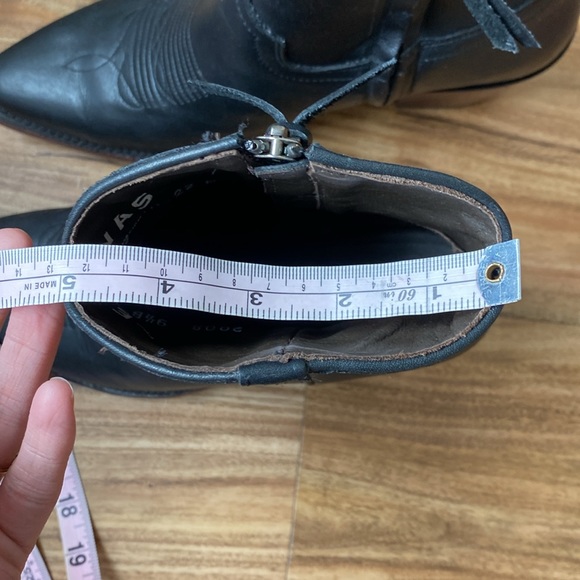 BUNDLE - Tecovas  2 pairs of the Daisy bootie in black and caramel - Picture 15 of 15